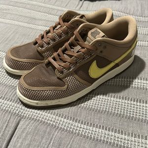 Nike dunk low undefeated